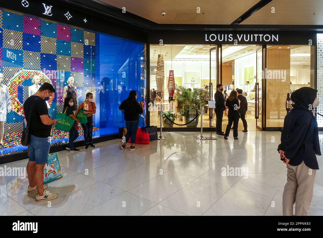 Louis Vuitton in occasione del 1st° anniversario del lussuoso negozio di punta del marchio nell'Ayala Mall, Manila, Filippine Foto Stock