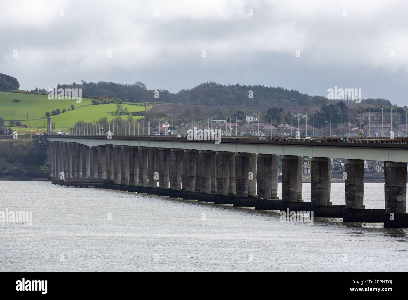 Il Tay Road Bridge sul fiume Tay guardando verso sud verso Fife Foto Stock