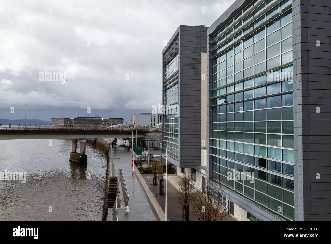 Il Dundee V&A e il Tay Bridge Foto Stock