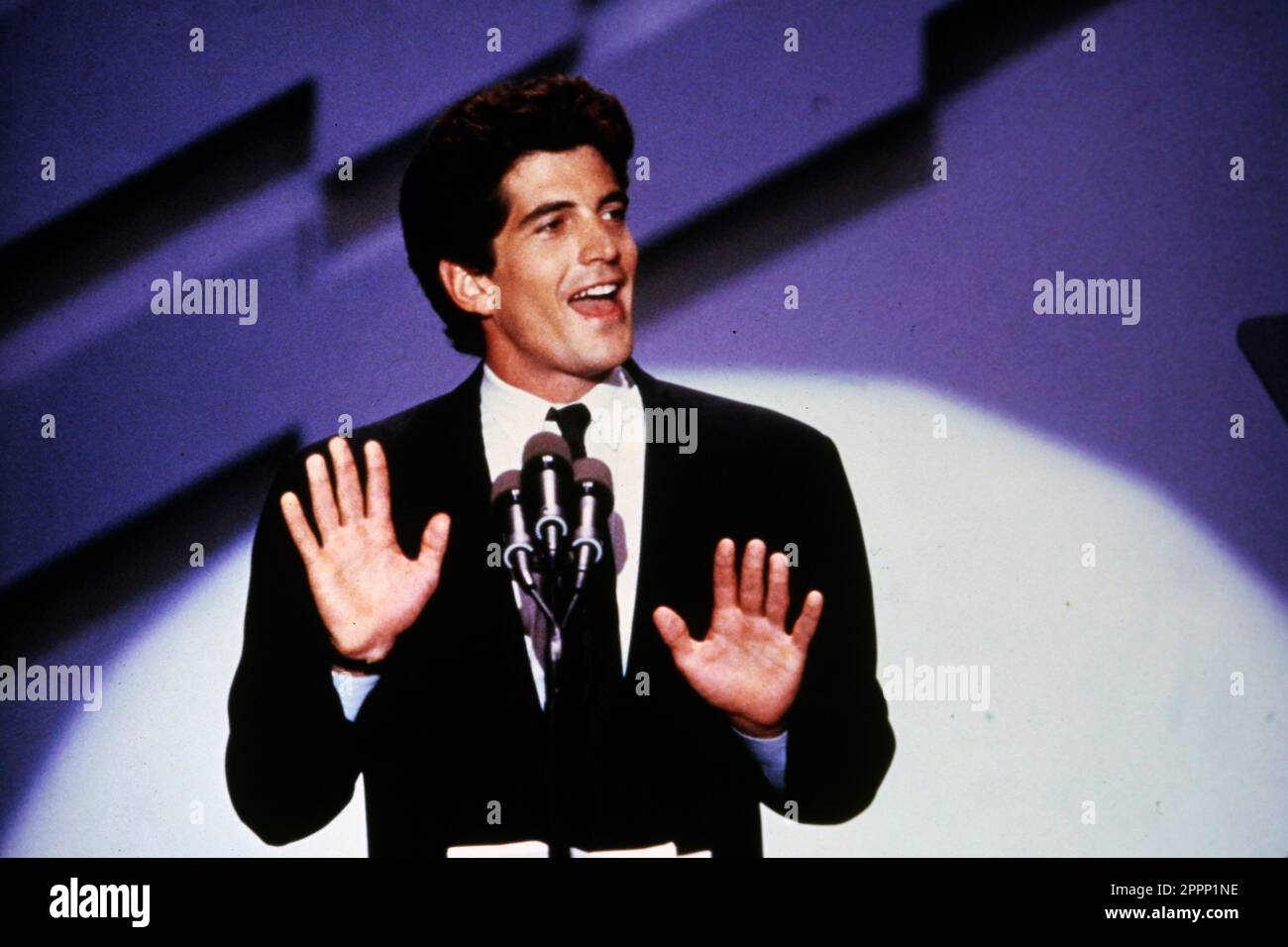 John F. Kennedy Jr, alla Convenzione Democratica del luglio 1988 Foto di Dennis Brack bb88 Foto Stock