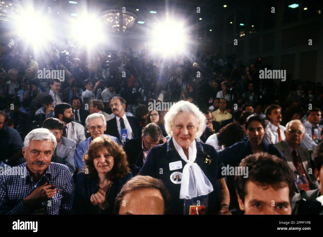 Naomi Nover alla conferenza stampa di Bush Quayle alla convocazione repubblicana nel 1988 Foto di Dennis Brack bb88 Foto Stock