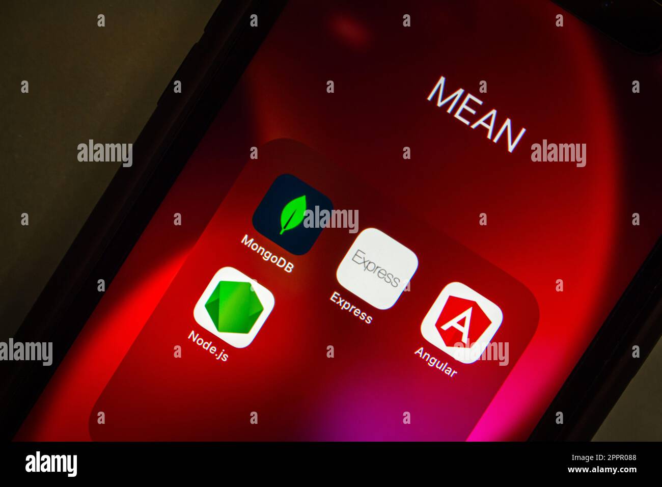 ICONE MEAN stack (MongoDB, Express.js, Angular & Node.js) in iPhone. MEAN è lo stack di software JavaScript OSS per la creazione di siti Web dinamici e applicazioni Web Foto Stock