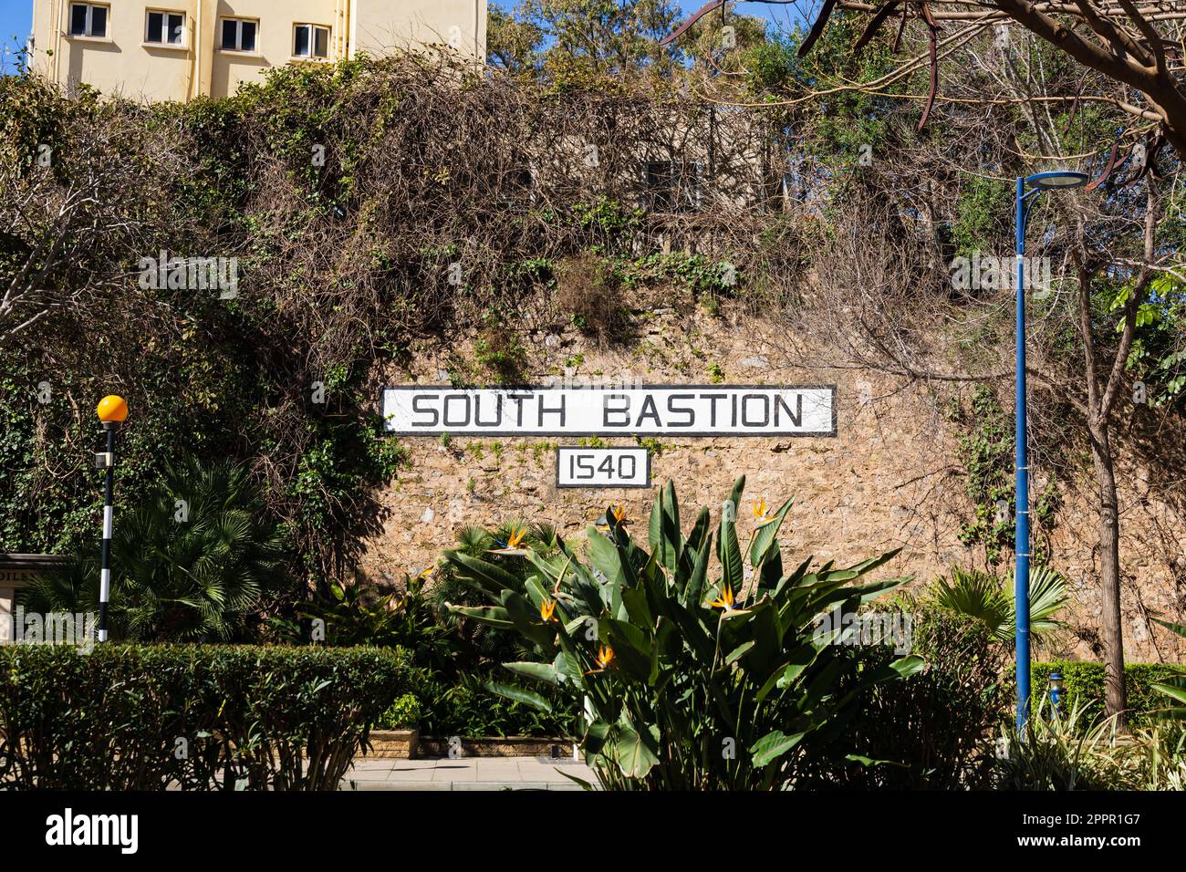Line Curtain Wall, Bastion Sud. Statua dell'ammiraglio Horatio Nelson, eroe della battaglia di Trafalgar. Eretto il 200th° anniversario della battaglia. S Foto Stock