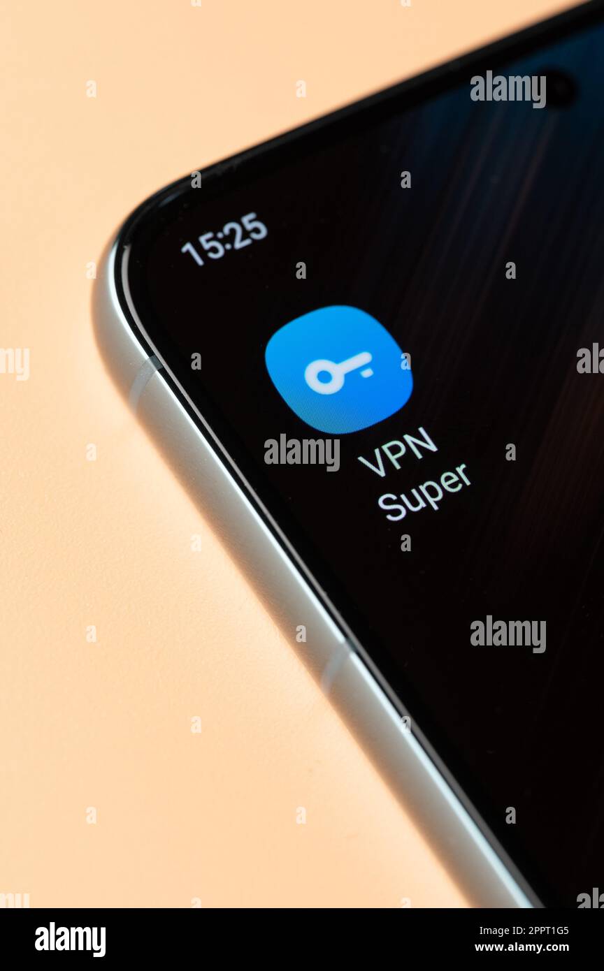 New york, USA - 18 aprile 2023: Icona dell'applicazione VPN super sullo schermo dello smartphone vista ravvicinata Foto Stock