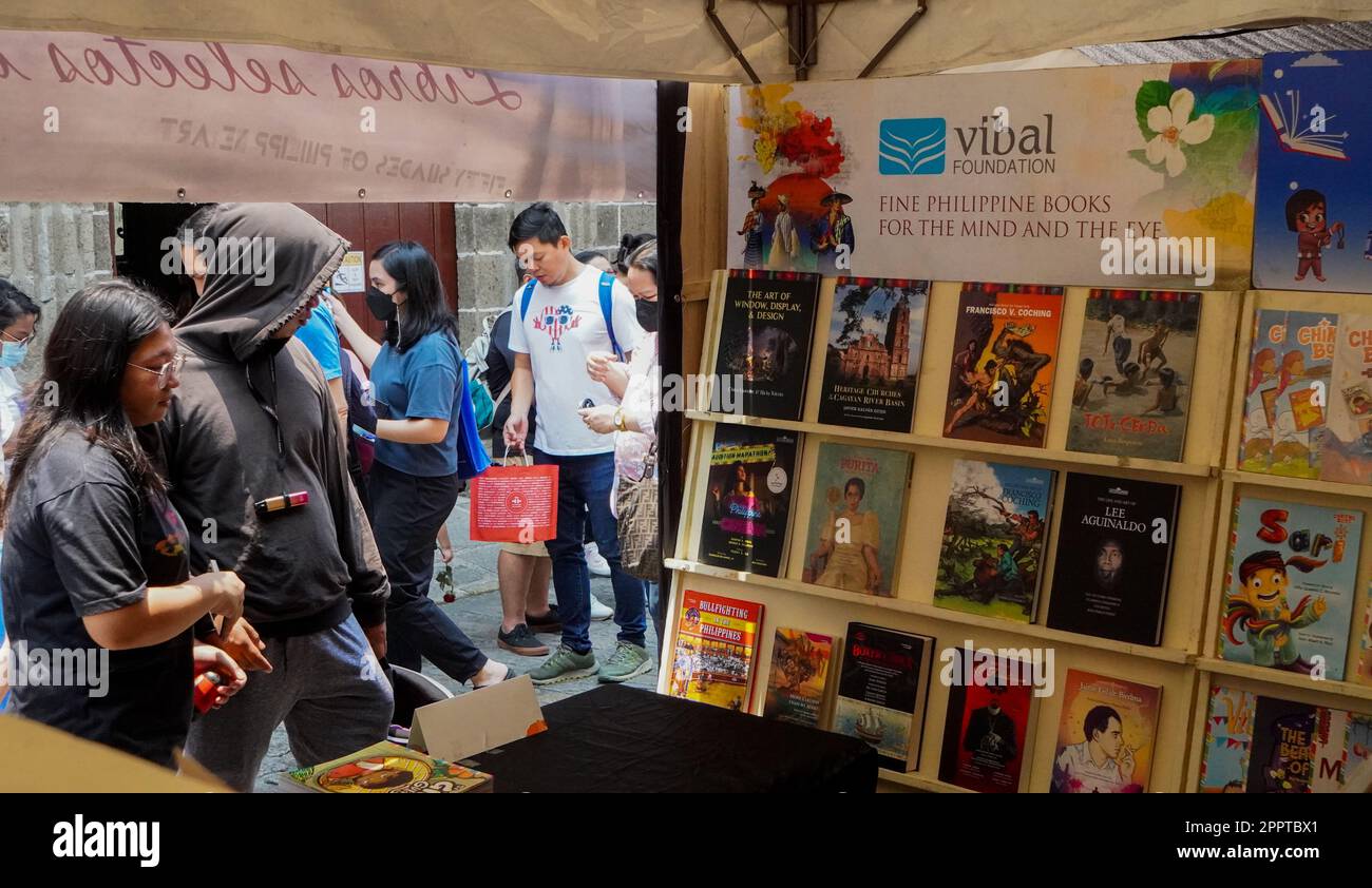 22 aprile 2023, Manila, NCR, Filippine: World Book Day tenutosi a Intramuros de Manila, Instituto Cervantes e Fondazione Vibal invitano i visitatori a godere di una varietà di attività che promuovono la gioia della lettura, migliaia di libri si riuniranno nei locali dell'Instituto Cervantes l'evento sarà caratterizzato dalle migliori librerie e società editrici di Manila. (Credit Image: © EDD Castro/Pacific Press via ZUMA Press Wire) SOLO PER USO EDITORIALE! Non per USO commerciale! Foto Stock