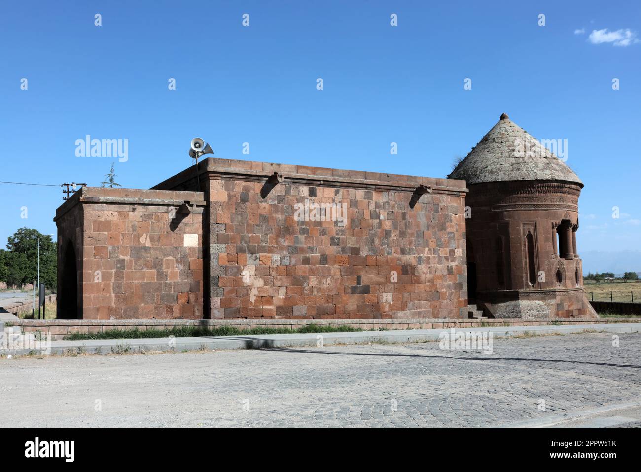 Emir Bayindir Tomb si trova nel quartiere di Ahlat. La tomba fu costruita nel 1477 da Bayindir ibn Rustem. Foto Stock