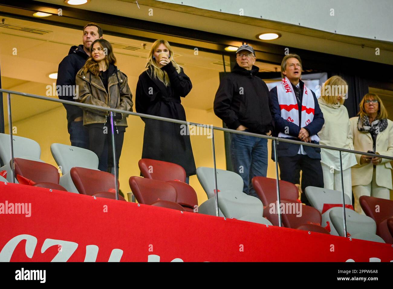 VARSAVIA, POLONIA - 27 MARZO 2023: Qualificatori europei EURO 2024 tappa gropu Polonia - Albania o/p: Anna Lewandowska Robert Lewandowski (polonia) moglie Foto Stock