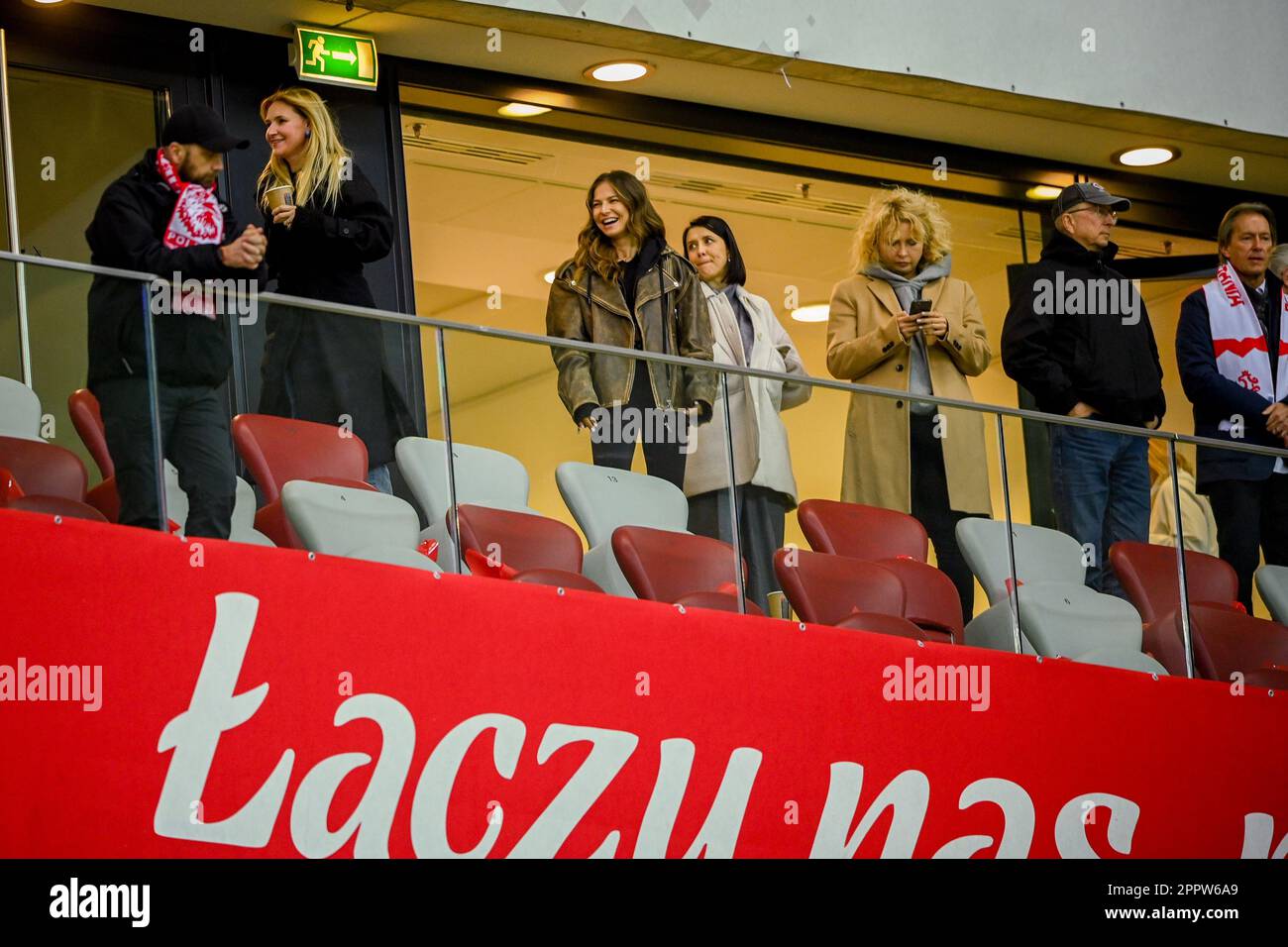 VARSAVIA, POLONIA - 27 MARZO 2023: Qualificatori europei EURO 2024 tappa gropu Polonia - Albania o/p: Anna Lewandowska Robert Lewandowski (polonia) moglie Foto Stock