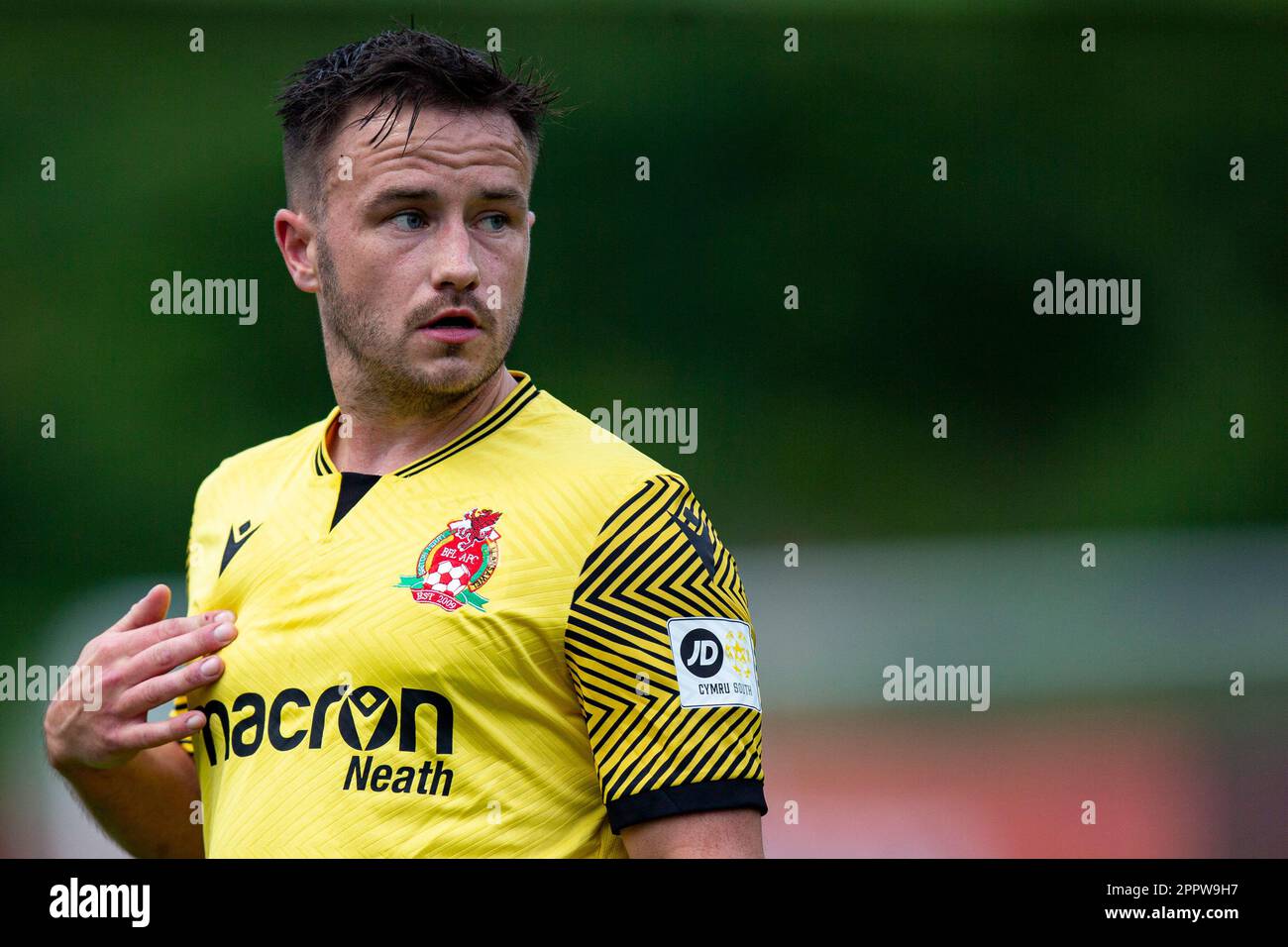 Nathan Jones di Briton Ferry in action.Briton Ferry Llansawel v Swansea City U23 in un Pre Season friendly il 27th luglio 2022. Foto Stock