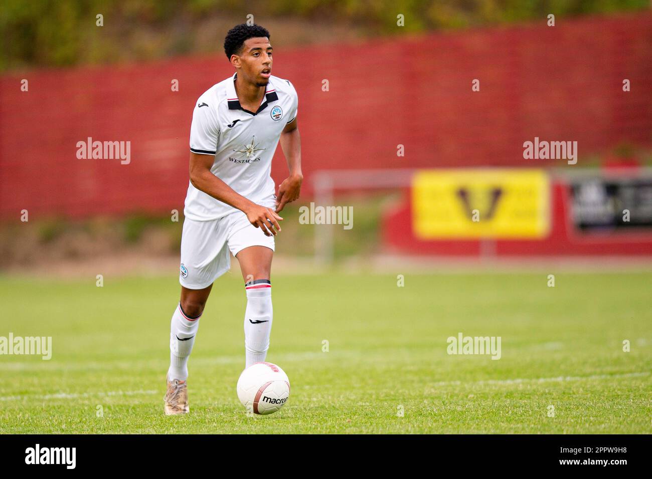 Briton Ferry Llansawel / Swansea City U23 in una pre-stagione amichevole il 27th luglio 2022. Foto Stock