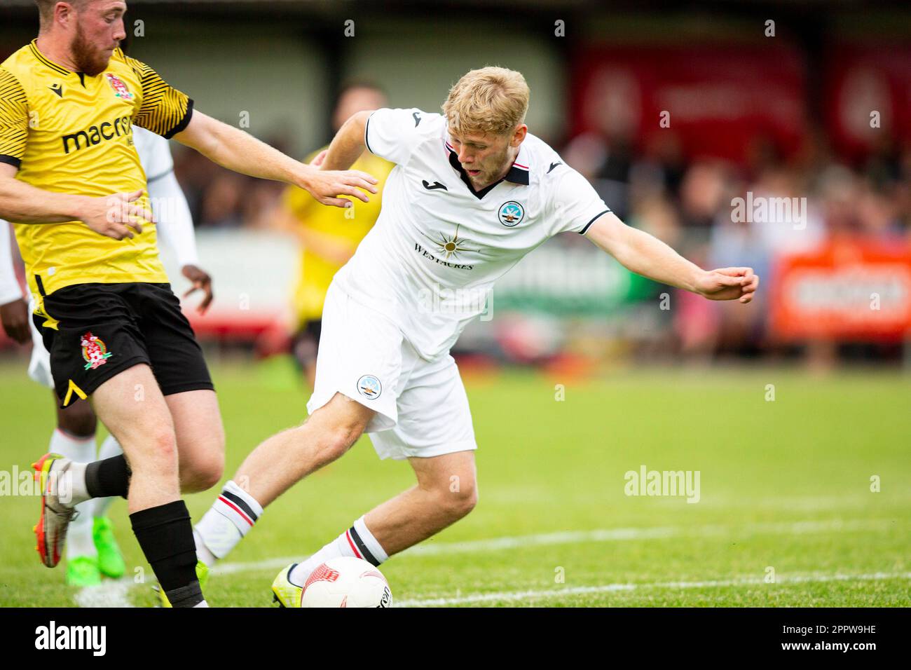Josh Thomas di Swansea City in action.Briton Ferry Llansawel v Swansea City U23 in un Pre Season friendly il 27th luglio 2022. Foto Stock
