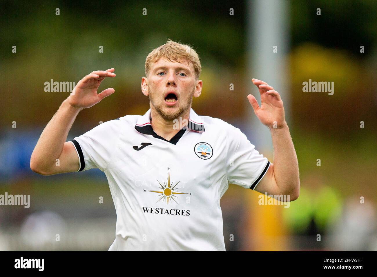 Josh Thomas di Swansea City in action.Briton Ferry Llansawel v Swansea City U23 in un Pre Season friendly il 27th luglio 2022. Foto Stock