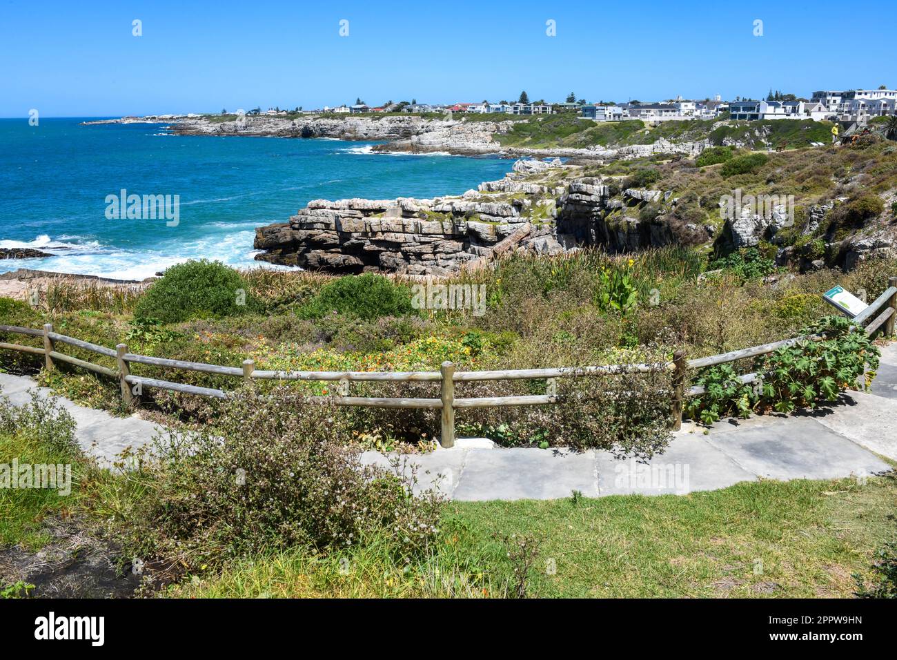 Vista sulla costa di Hermanus in Sudafrica Foto Stock