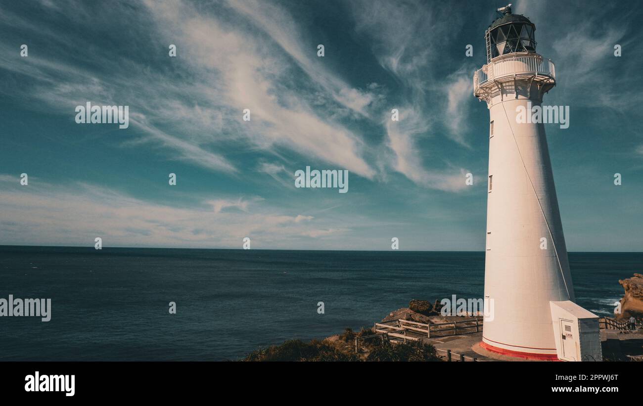 Castlepoint Lighthouse all'alba, North Island, Nuova Zelanda Foto Stock