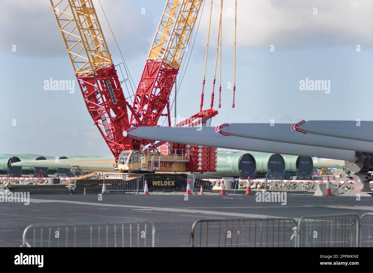 Produzione e produzione di pale per turbine eoliche presso Siemens Gamesa, Alexandra Dock, Hull, Inghilterra Foto Stock