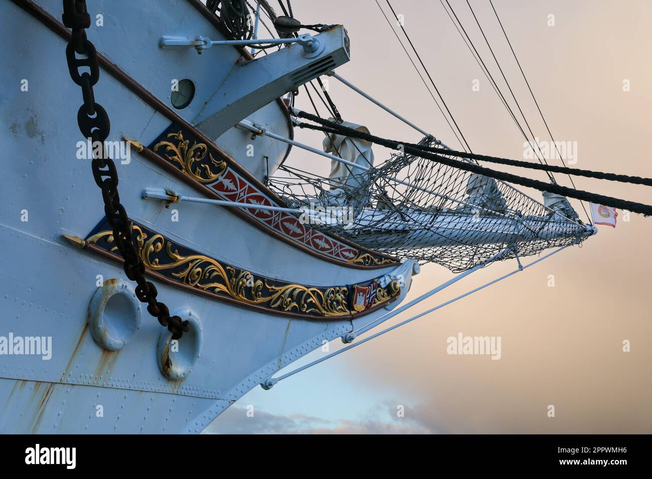 Fiocco particolare della Statsraad Lehmkuhl ormeggiato a fianco a Reykjavik, Islanda Foto Stock