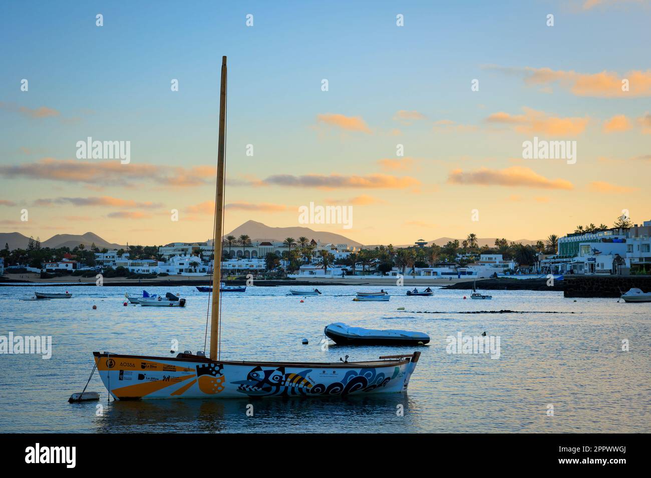 Luce serale sul porto di Corralejo Fuerteventura Foto Stock