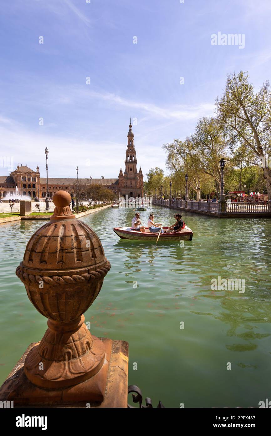 La bellissima Plaza d'espana, vicino al Parco Maria Luisa a Siviglia, Siviglia, Spagna Foto Stock