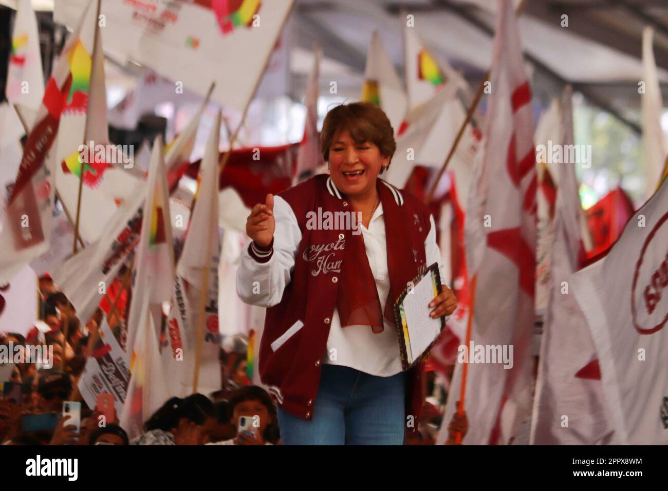 Delfina Gomez, candidato per Governatore dello Stato del Messico per il Partito Morena durante un raduno politico nel comune di Nezahualcoyotl per le prossime elezioni del 4 giugno. Il 23 aprile 2023 a Nezahualcoyotl, Stato del Messico, Messico. (Foto di Carlos Santiago/ Eyepix Group/Sipa USA) Foto Stock