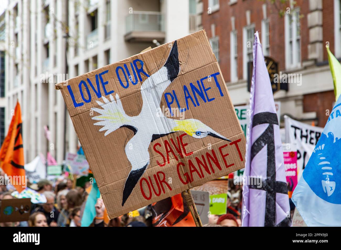 Unitevi per sopravvivere al "Big One" - Earth Day. Extinction Rebellion (XR) marzo sulla Piazza del Parlamento per la biodiversità - 22 aprile Foto Stock