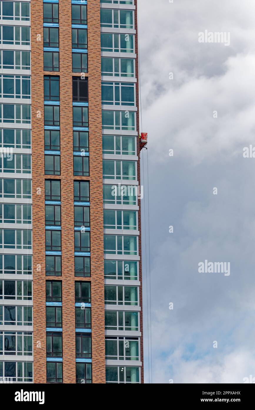 Gotham Point South, una torre residenziale sull'East River a Newtown Creek a Long Island City, Queens, New York. Foto Stock