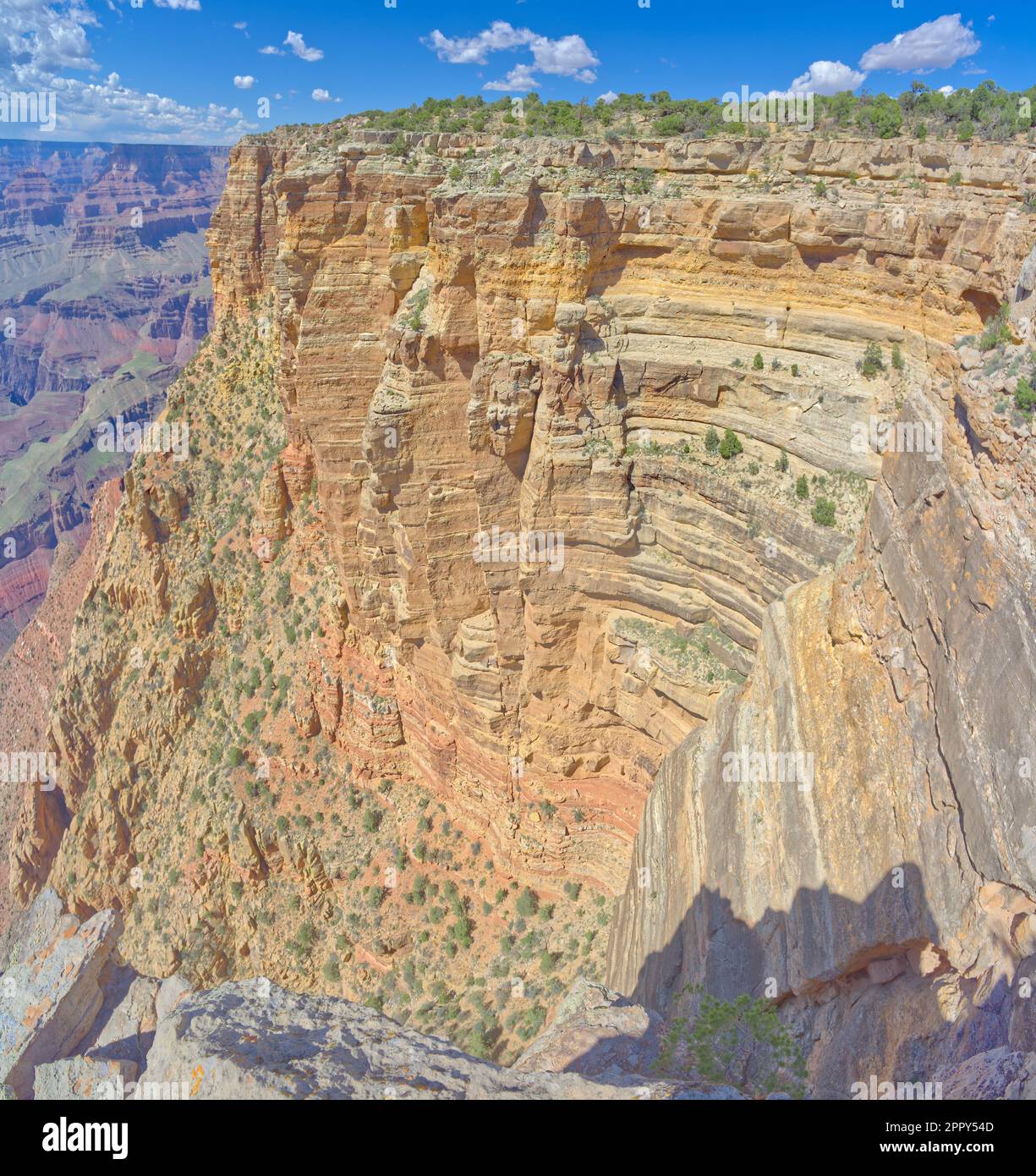 Un profondo abisso ad ovest di Zuni Point al Grand Canyon Arizona. Foto Stock