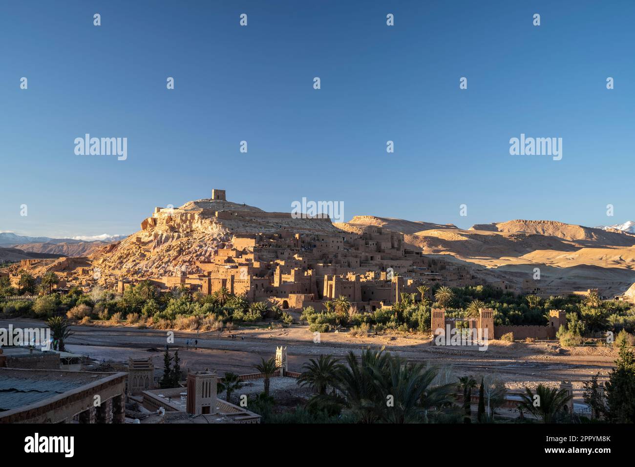 Vista della kasbah di Ait Benhaddou al tramonto. Foto Stock
