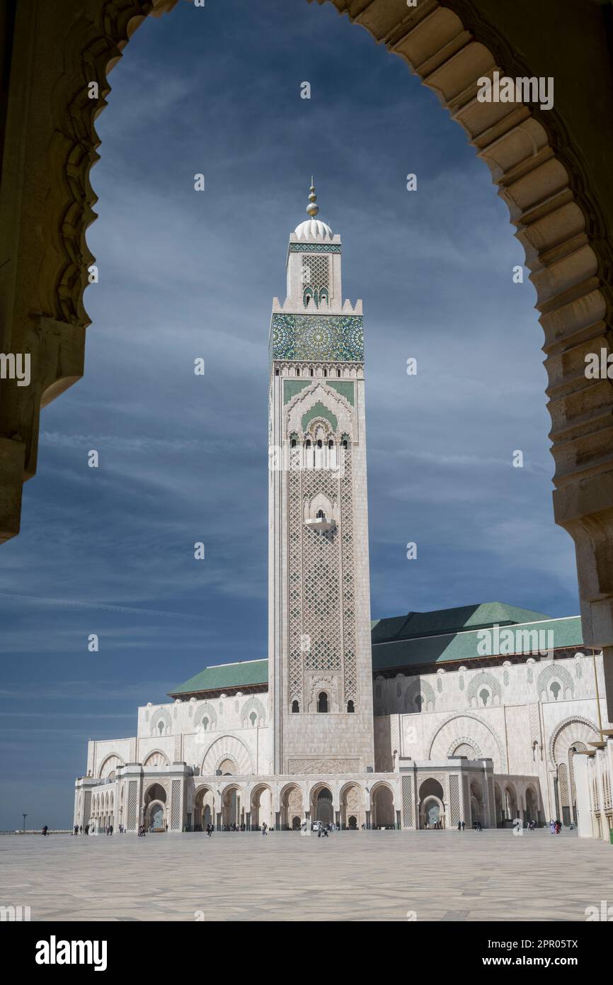 Moschea monumentale di Hassam II sul viale Sidi Mohammed ben Abdallah sul mare. Foto Stock