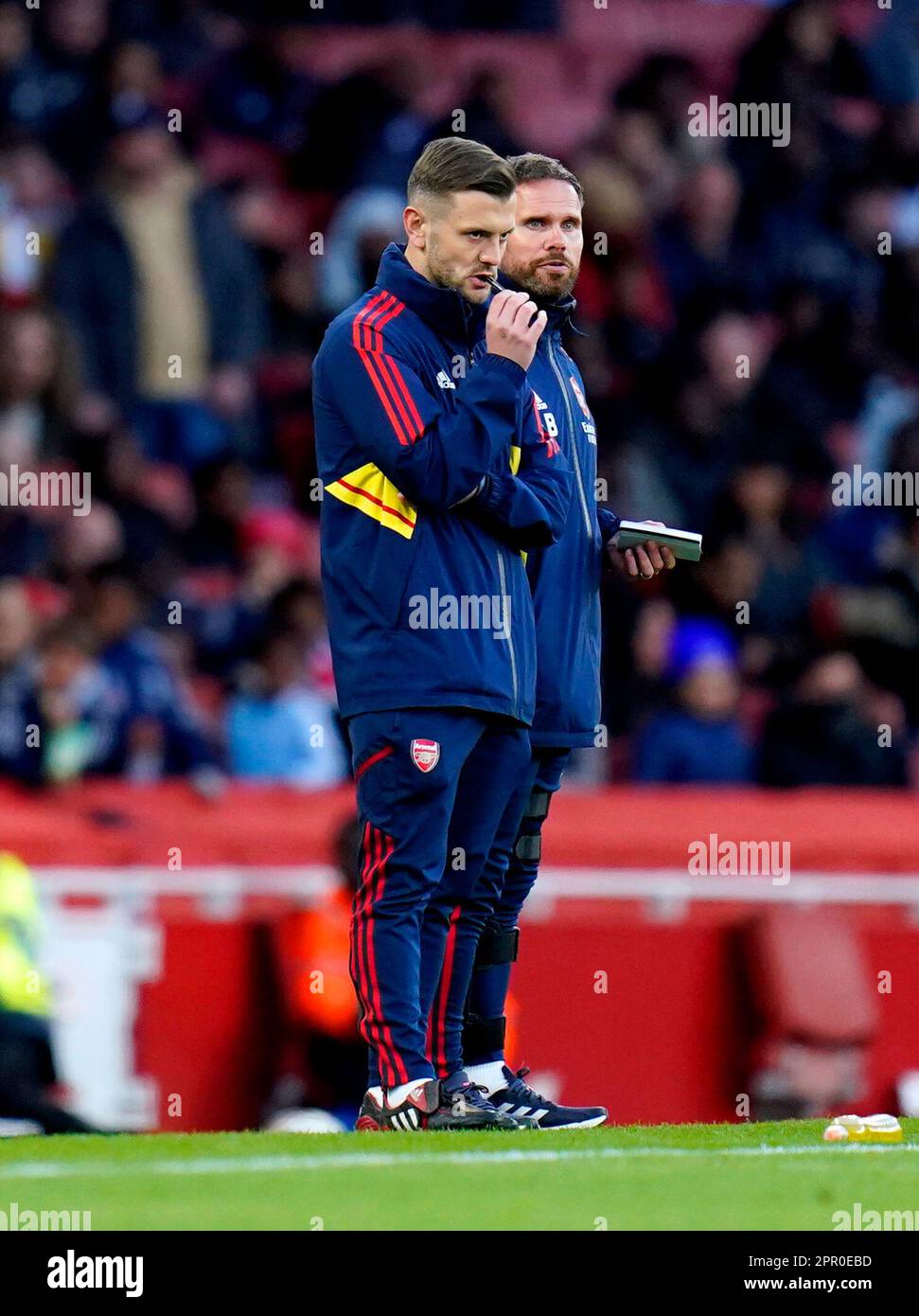 L'allenatore principale dell'Arsenal U18 Jack Wilshere (a sinistra) durante la partita finale della fa Youth Cup all'Emirates Stadium, Londra. Data immagine: Martedì 25 aprile 2023. Foto Stock