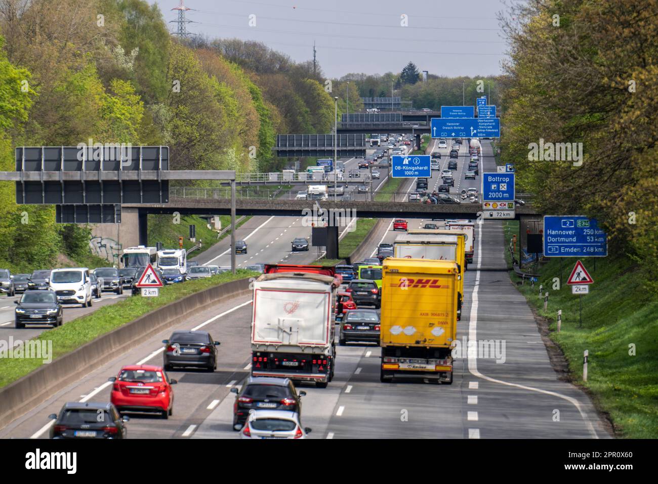 L'autostrada A2, tra lo svincolo autostradale di Oberhausen e lo svincolo di OB-Königshardt, guardando verso est, NRW, Germania, Foto Stock