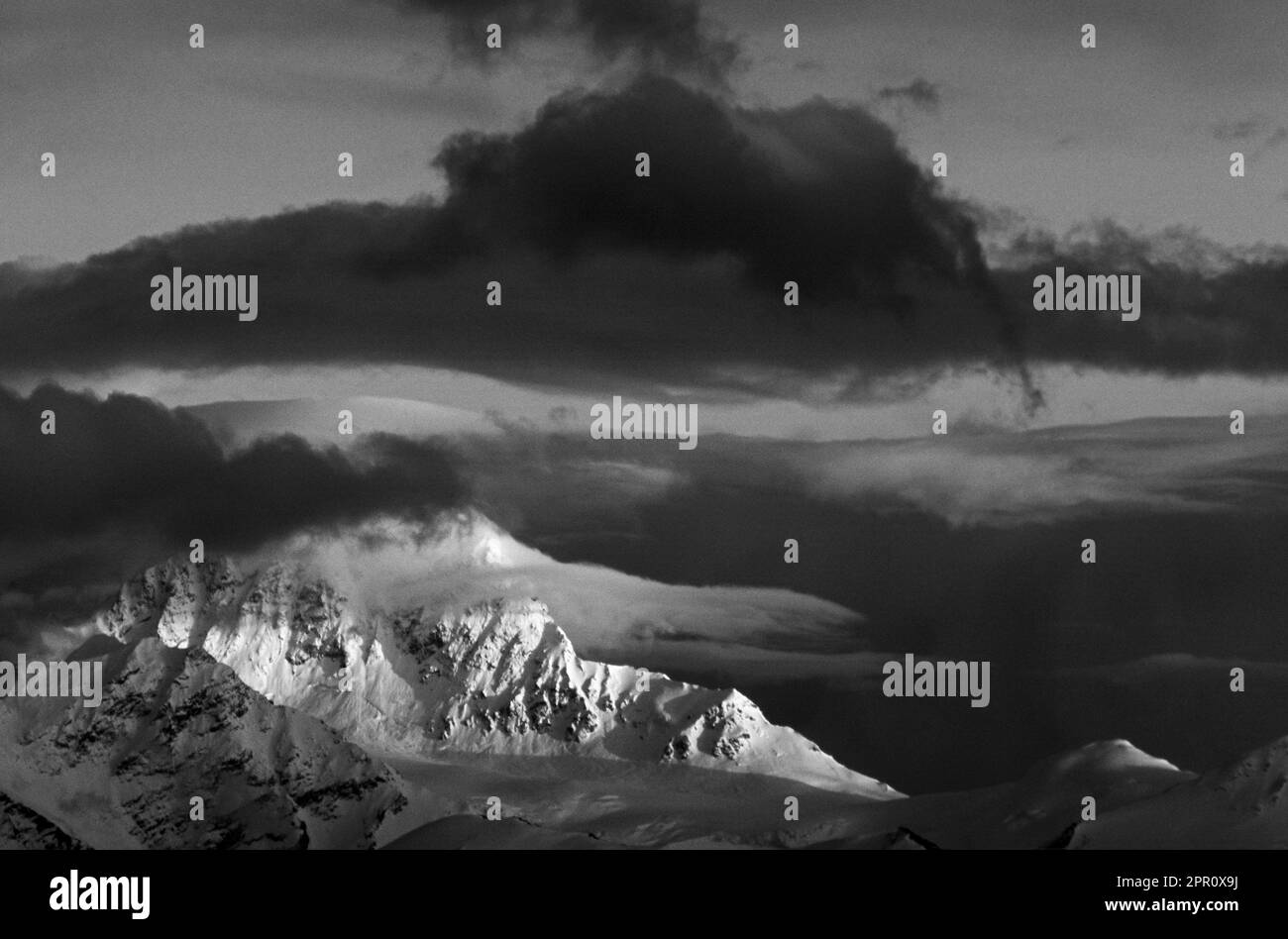 Tramonto sulle CIME HIMALAYANE - rotta meridionale per IL MONTE KAILASH, TIBET Foto Stock