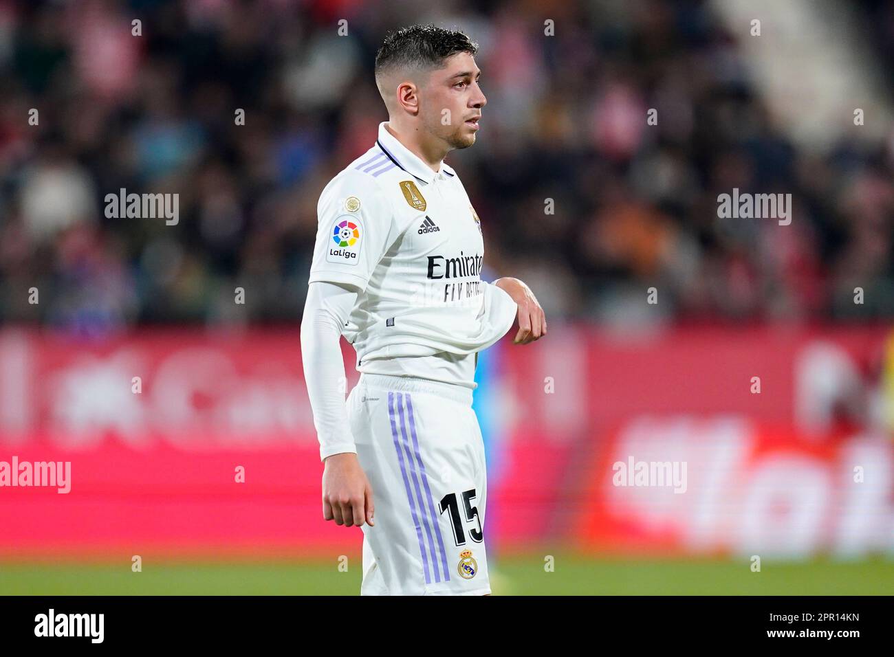 Fede Valverde del Real Madrid durante la partita la Liga tra il Girona FC e il Real Madrid giocata allo Stadio Montilivi il 25 aprile 2023 a Girona, Spagna. (Foto di Sergio Ruiz / PRESSIN) Foto Stock