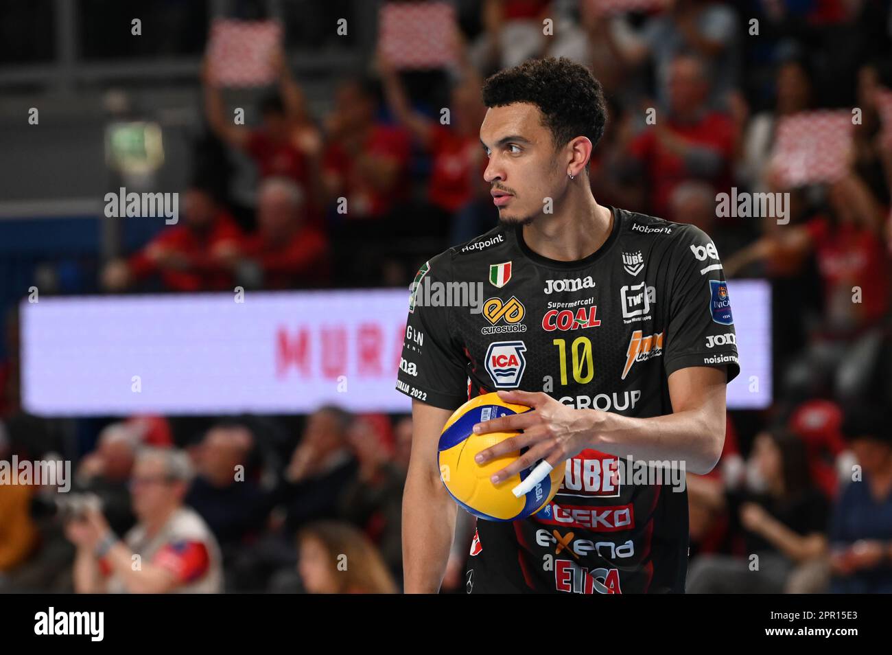 Eurosuole Forum, Civitanova Marche, Italia, 25 aprile 2023, Barthelemy Chinenyeze #10 (Cucine Lube Civitanova) durante le semifinali Play Off - Cucine Lube Civitanova vs Allianz Milano - Volley Serie a Campionato Italiano Superleague uomo Foto Stock