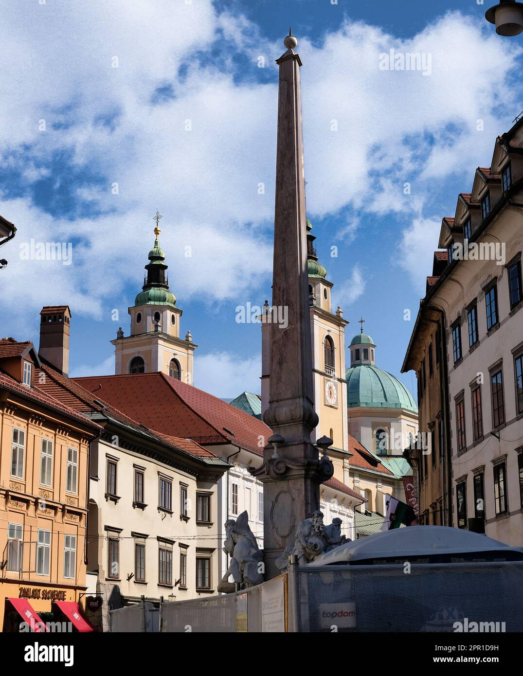 Lubiana, Slovenia, la famosa fontana Robb, progettata nello stile delle più belle fontane barocche romane. Foto Stock