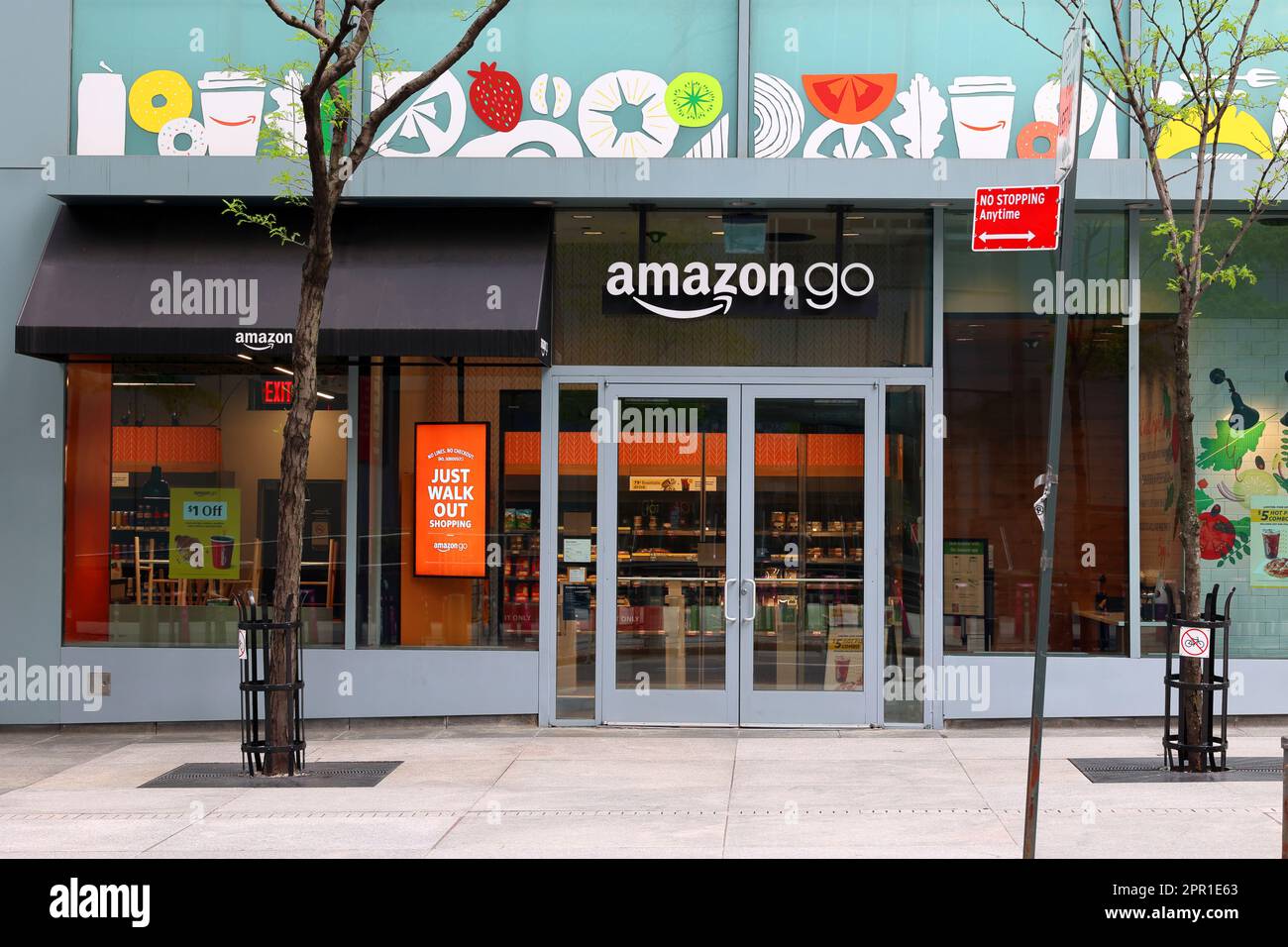 Amazon Go, 150 East 53rd Street, New York, NYC foto del minimarket senza cassa a Midtown Manhattan Foto Stock