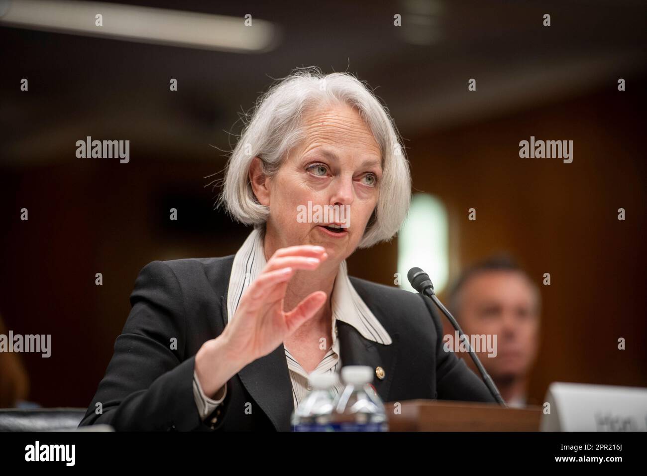 Washington, Stato di Vereinigte. 25th Apr, 2023. Il sergente di Arms e il portiere del Senato americano Karen Gibson appare dinanzi ad una commissione del Senato sugli stanziamenti, sottocommissione sull'audizione legislativa per esaminare le stime di bilancio proposte e la giustificazione per l'anno fiscale 2024 per il sergente di Arms e il portiere del Senato e della polizia del Campidoglio degli Stati Uniti, Nel Dirksen Senate Office Building a Washington, DC, martedì 25 aprile 2023. Credit: Rod Lammey/CNP/dpa/Alamy Live News Foto Stock