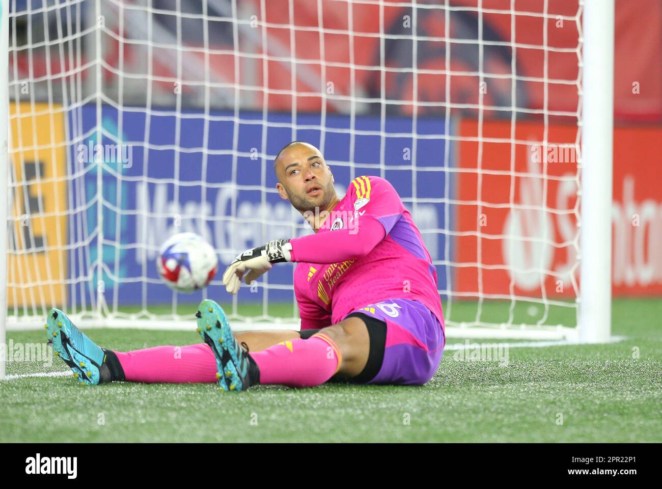 25 aprile 2023; Foxborough, ma, USA; Il portiere della New England Revolution Earl Edwards Jr (36) non è in grado di fermare il gol durante la partita del terzo turno degli Stati Uniti Open Cup tra Hartford Athletic e New England Revolution. Anthony Nesmith/CSM(Credit Image: © Anthony Nesmith/Cal Sport Media) Foto Stock