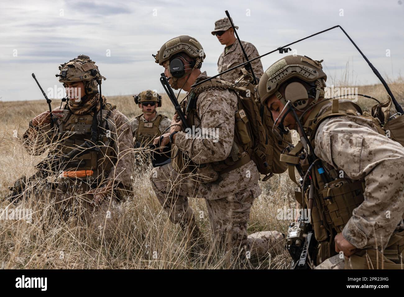 STATI UNITI Marines con 1st Marine Division ha simulato il supporto in aria stretta durante l'esercizio Garnet Rattler sulla Saylor Creek Range a Grasmere, Idaho, 17 aprile 2023. Garnett Rattler è un esercizio congiunto tra Marines e Airmen per addestrare i controller di attacco terminale congiunto a essere più efficienti e letali in un ambiente di formazione realistico. (STATI UNITI Corpo marino foto di CPL. Dean Gurule) Foto Stock