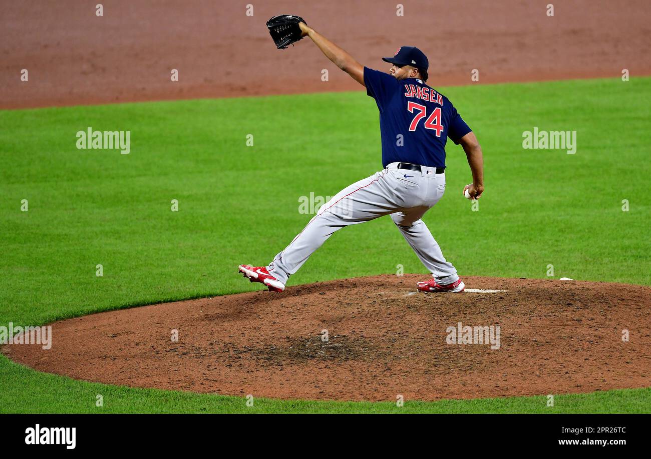 Baltimora, Stati Uniti. 25th Apr, 2023. La caraffa di rilievo dei Boston Red Sox Kenley Jansen (74) consegna agli Orioles di Baltimora durante il nono assottigliamento ai cantieri di Camden a Baltimora, Maryland, martedì 25 aprile 2023. I Red Sox hanno vinto 8-6. Photo by David Tulis/UPI Credit: UPI/Alamy Live News Foto Stock