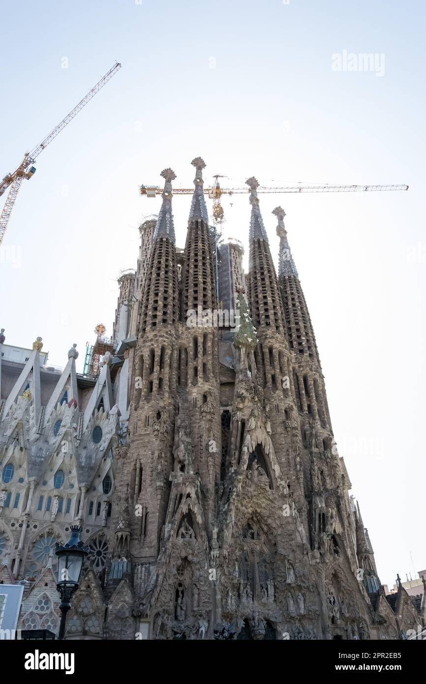 Particolare architettonico della Sagrada Família, la più grande chiesa cattolica incompiuta del mondo situata a Eixample, progettata da Antoni Gaudí Foto Stock