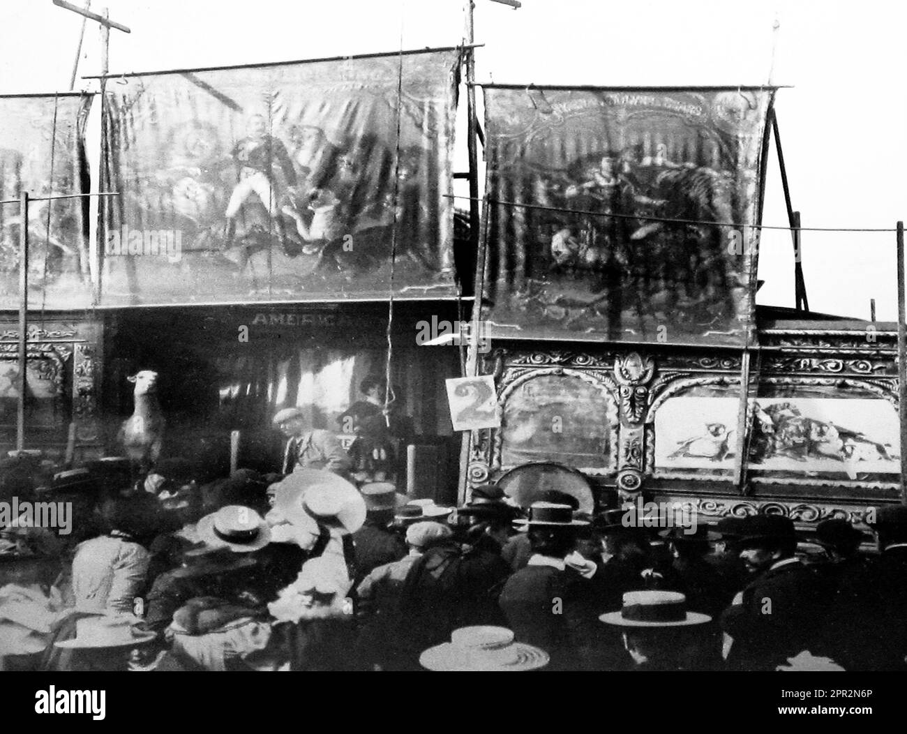 Menagerie, Swallow's Funfair, Whitehaven, Cumbria nel 1899 Foto Stock