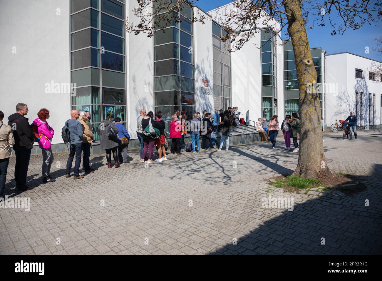 Open Air Veranstaltung zum traditionellen Startschuss zum Vorverkauf für den 27. Bautzener Theatersommer auf dem Theatervorplatz am Theater Bautzen. B Foto Stock
