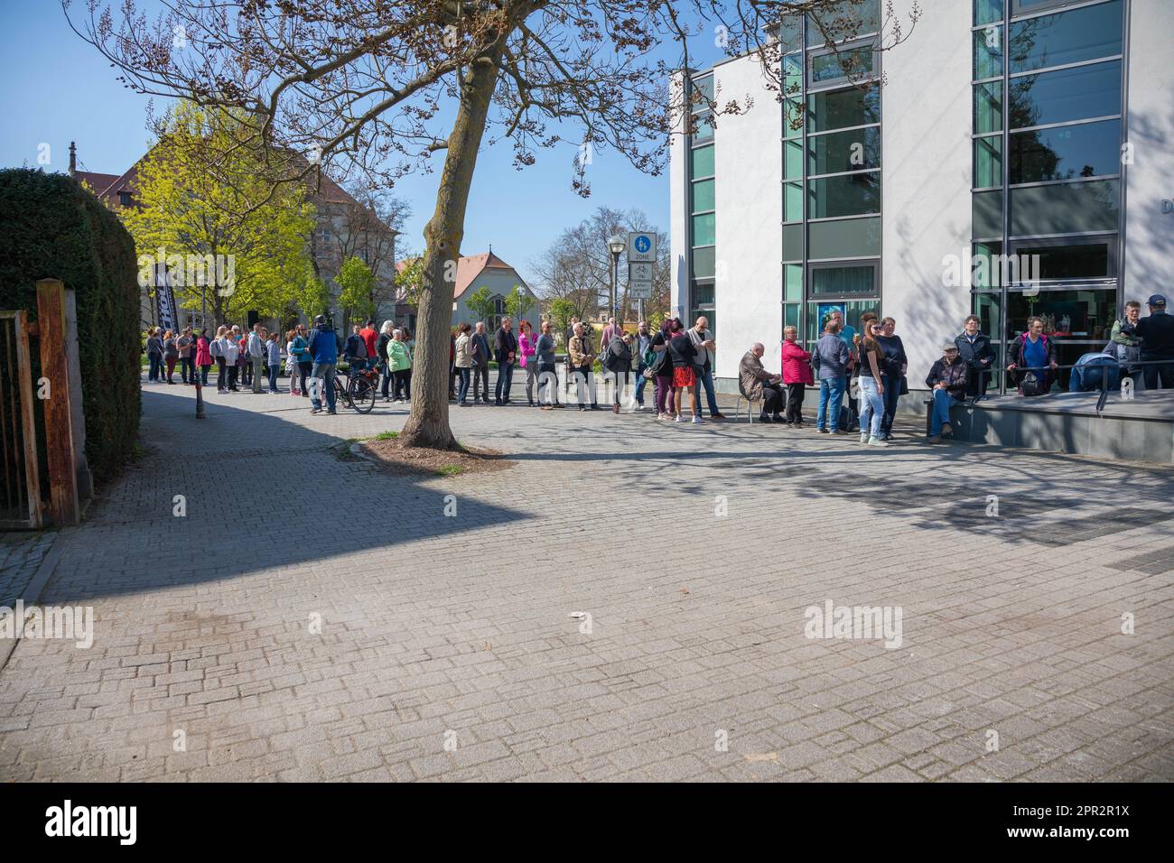 Open Air Veranstaltung zum traditionellen Startschuss zum Vorverkauf für den 27. Bautzener Theatersommer auf dem Theatervorplatz am Theater Bautzen. B Foto Stock