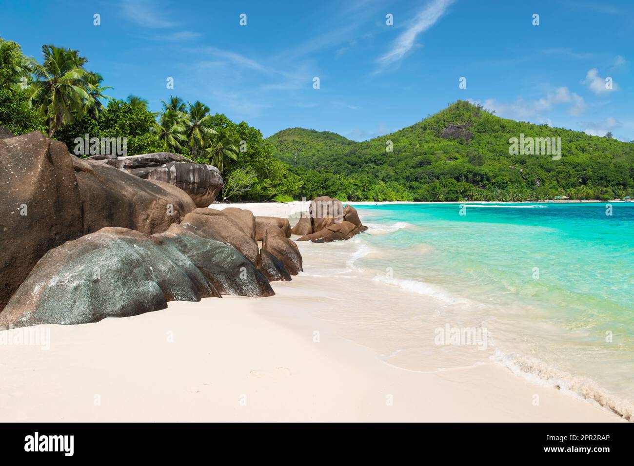 Spiaggia tropicale Baie Lazare sull'isola di Mahé, Seychelles. Foto Stock