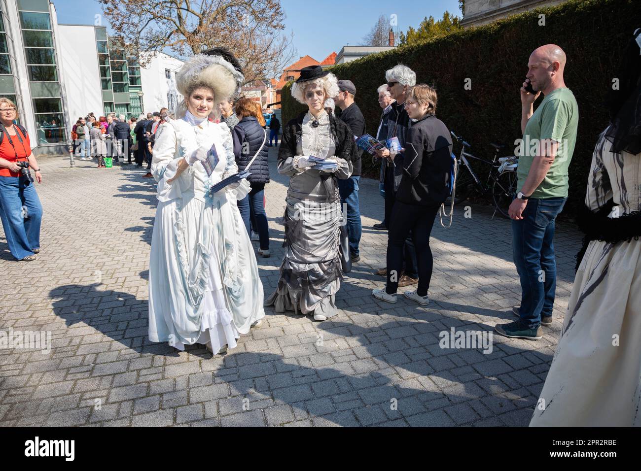Open Air Veranstaltung zum traditionellen Startschuss zum Vorverkauf für den 27. Bautzener Theatersommer auf dem Theatervorplatz am Theater Bautzen. B Foto Stock