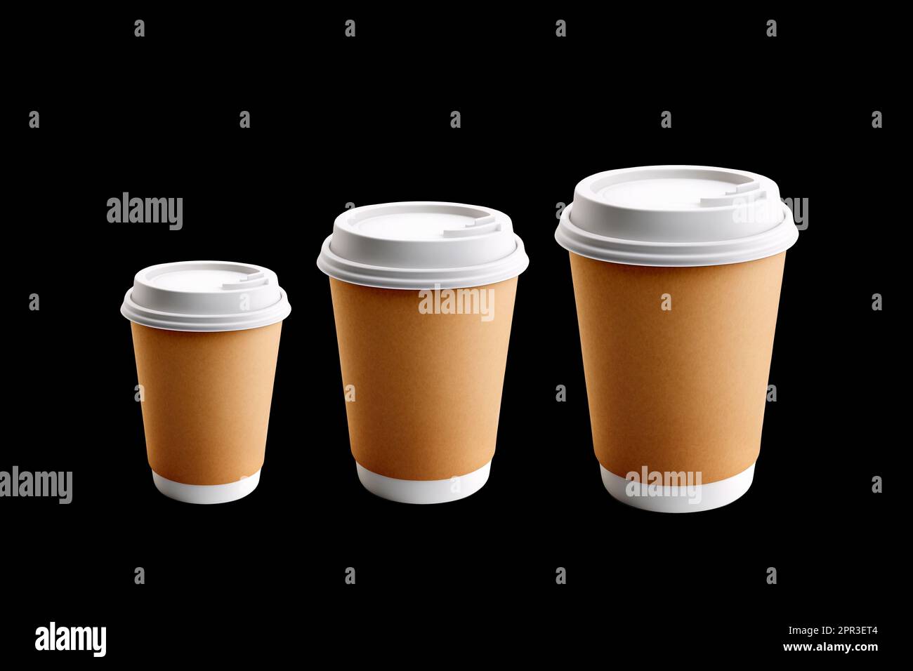 Tazze da asporto per alberi in diverse dimensioni. Isolato su sfondo nero Foto Stock