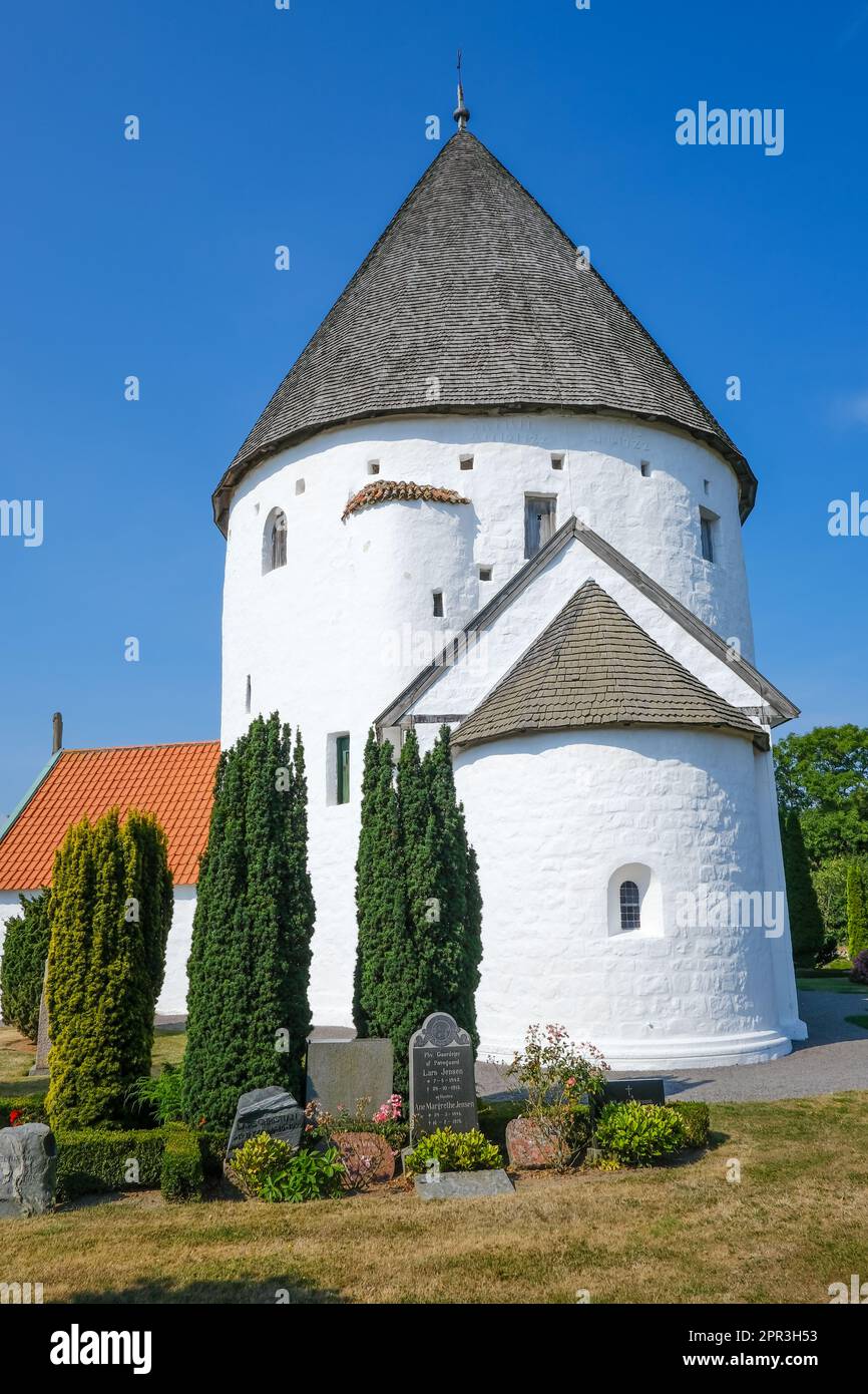 Sankt Ols Kirke, in inglese Chiesa di Saint OLAF, nel villaggio di Olsker, Allinge Municipality, Bornholm Island, Danimarca, Scandinavia, Europa. Foto Stock