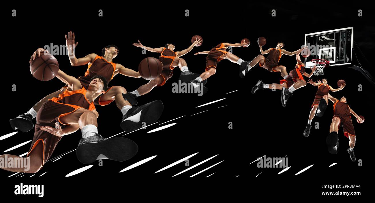 Collage creativo. Fasi dei movimenti. Giocatore maschile professionista di basket in movimento su sfondo nero. Gol punteggio Foto Stock
