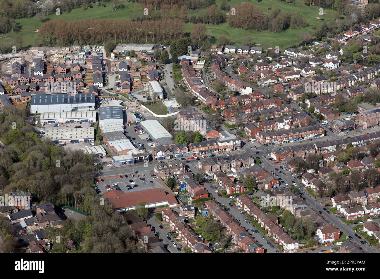 Veduta aerea del centro di Prestwich sulla Bury New Road a North Manchester, Regno Unito Foto Stock