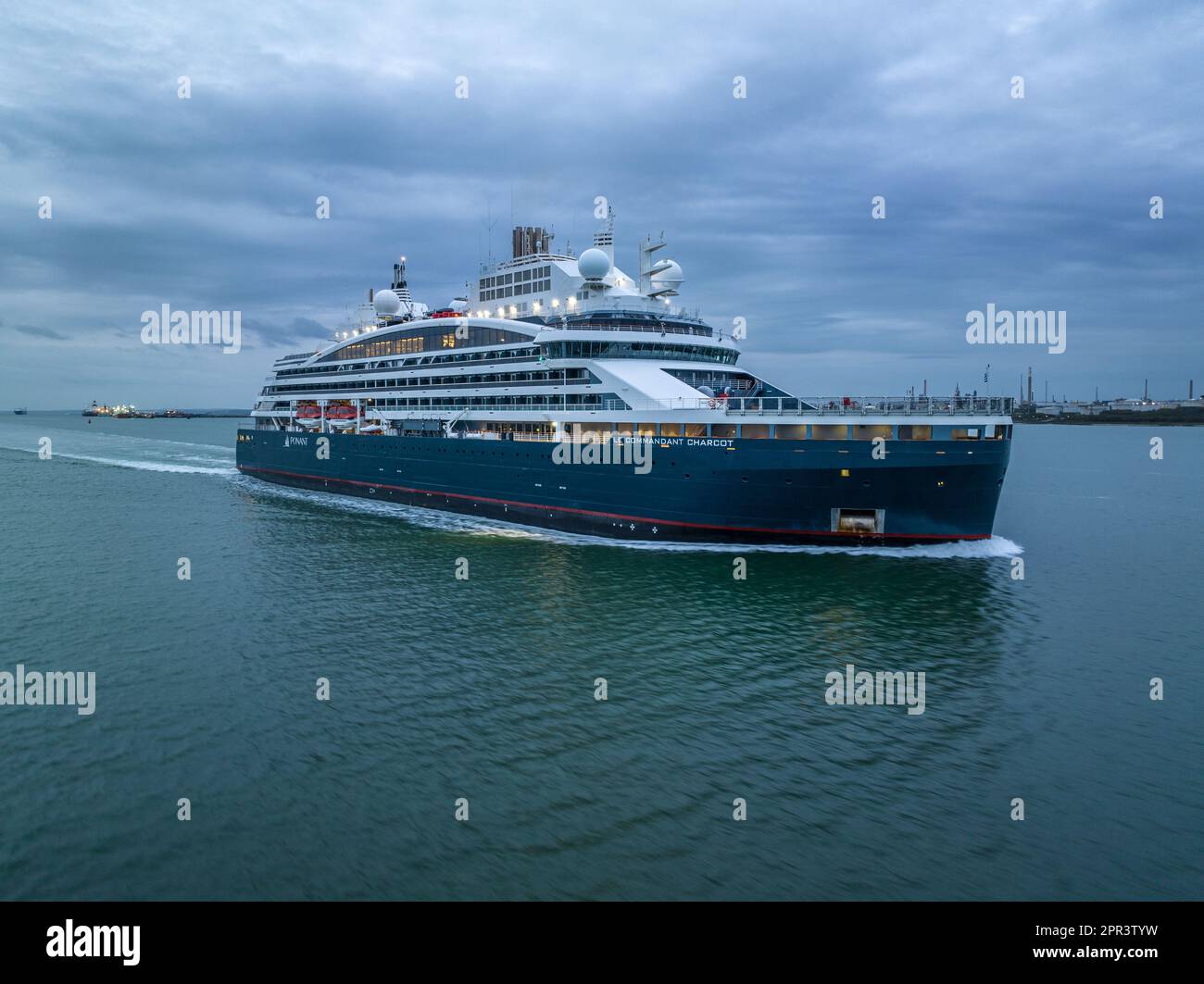 Le Commandant Charcot è una nave da crociera rompighiaccio gestita dalla compagnia di navigazione francese compagnie du Ponant. Arrivo al porto di Southampton Foto Stock